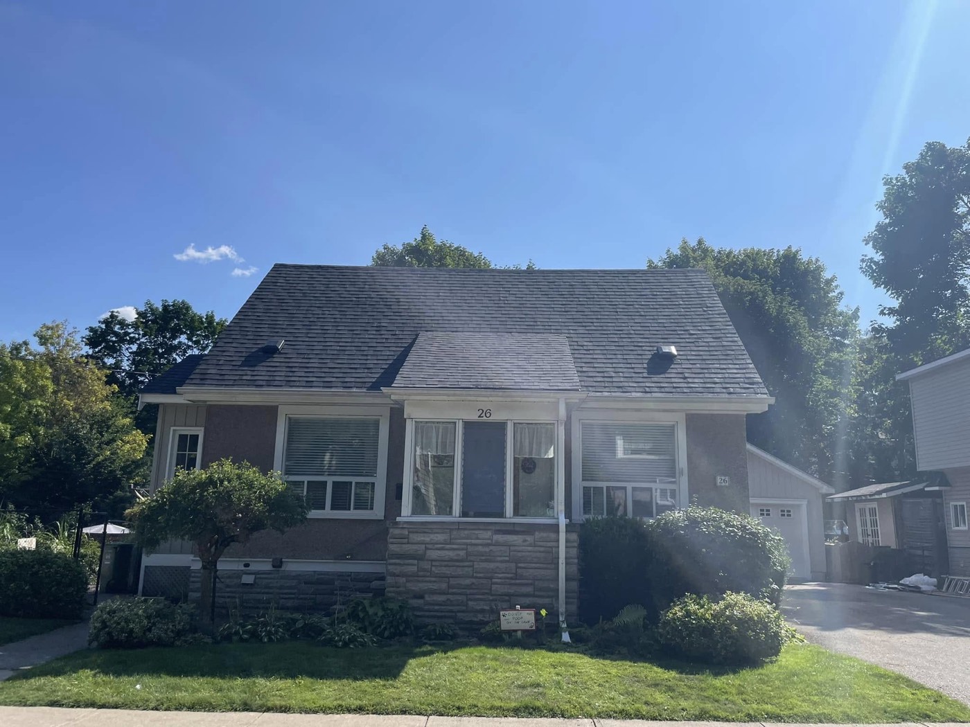 Home in Burlington with a freshly installed architectural shingle roof